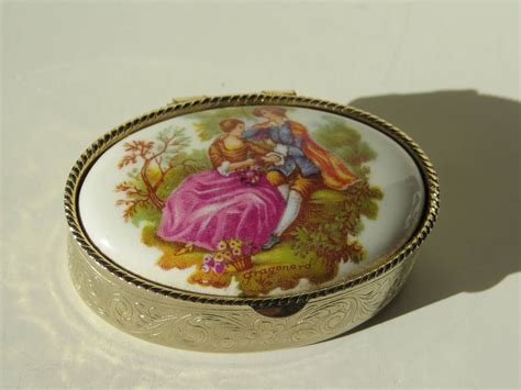 Old Oval Floral Box 